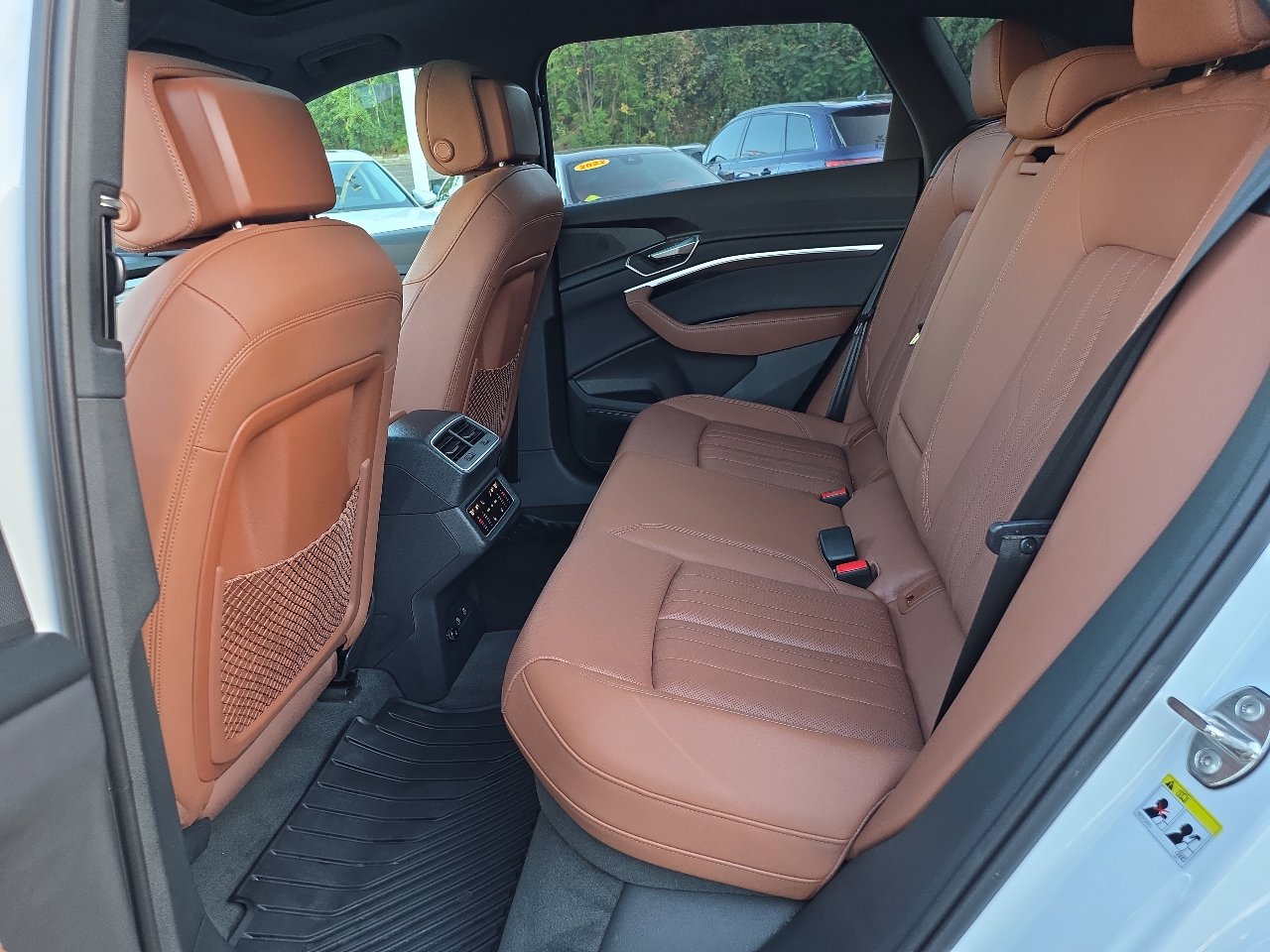 Used 2024 Audi Q8 e-tron Premium Plus w/ Premium Plus Package image 58