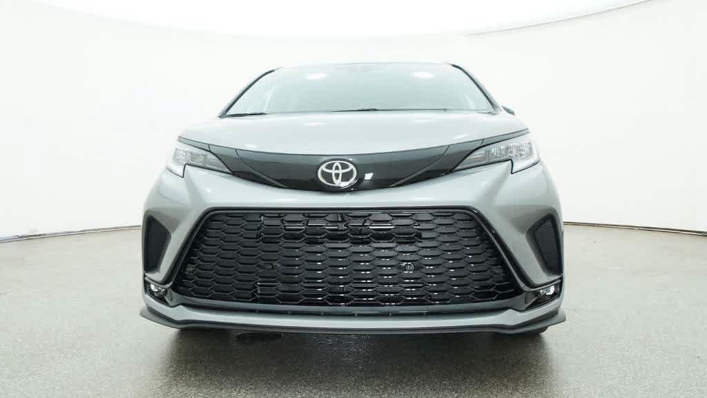 New 2026 Toyota Sienna XSE FWD image 18