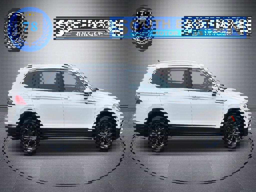 Used 2022 Volkswagen Tiguan SE w/ Panoramic Sunroof Package image 8