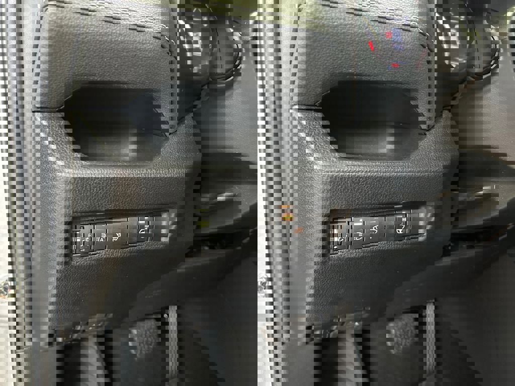 Used 2021 Toyota RAV4 XLE w/ XLE Grade Weather Package image 21