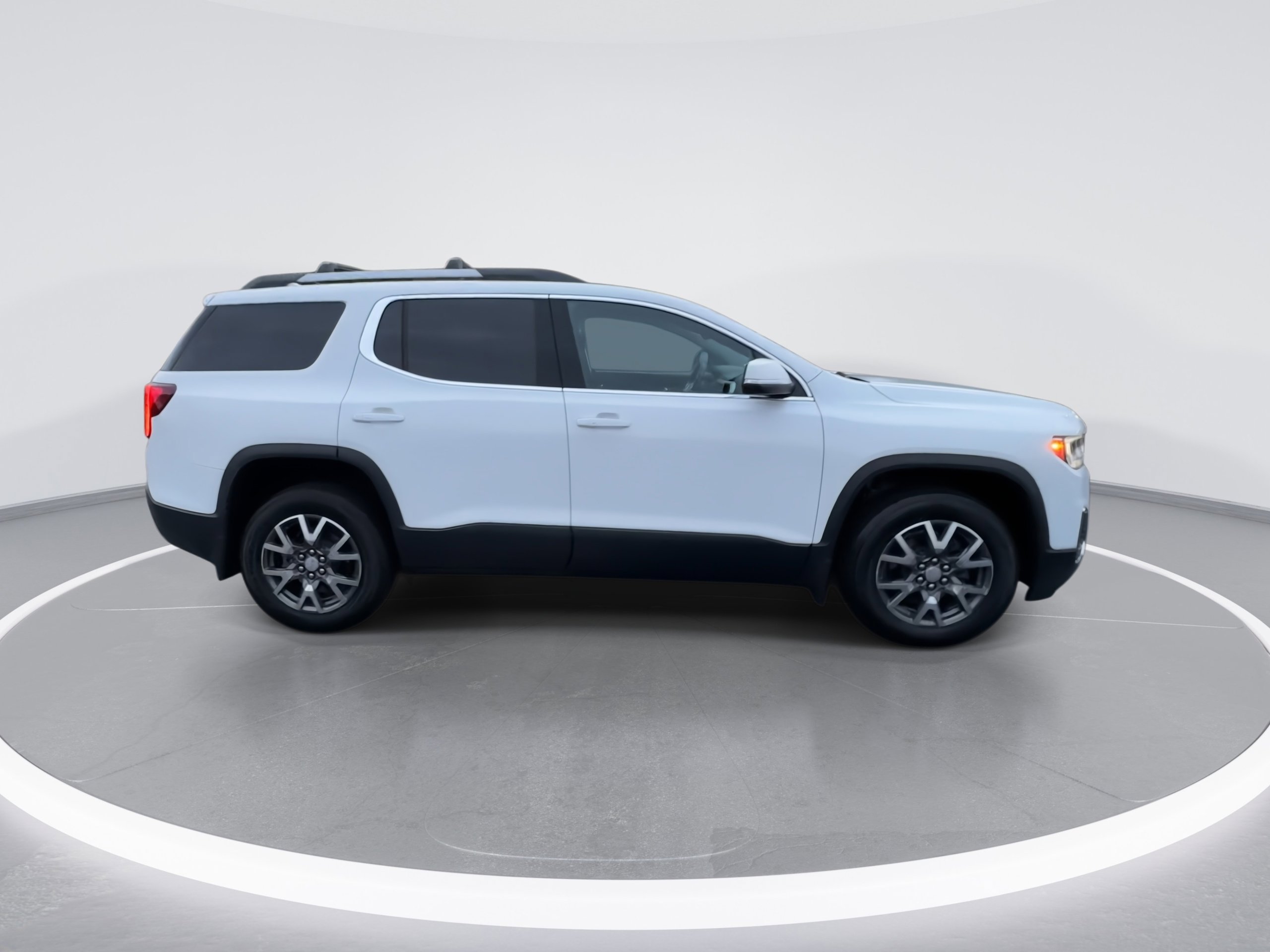 Used 2023 GMC Acadia SLE w/ Driver Convenience Package image 9