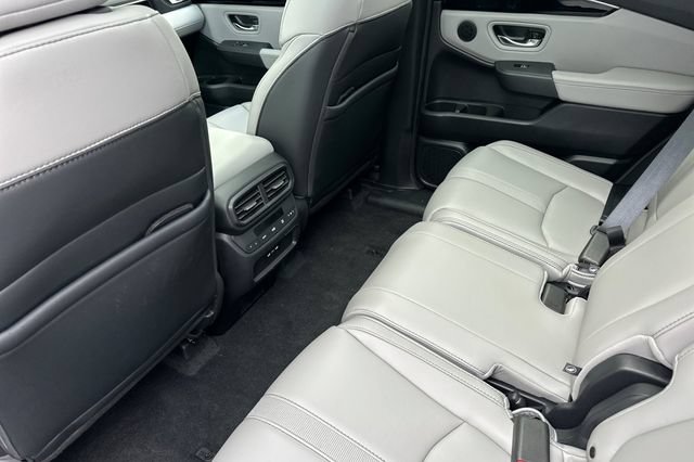 Used 2025 Honda Pilot Touring image 14
