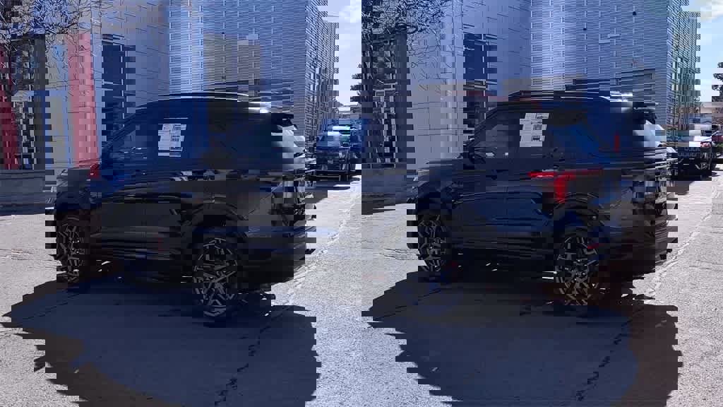 Used 2025 Ford Explorer ST-Line w/ Premium Package image 6