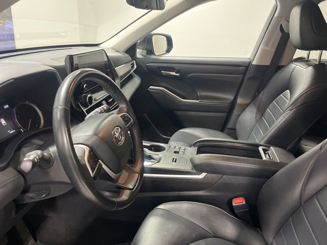 Used 2023 Toyota Highlander XLE image 10