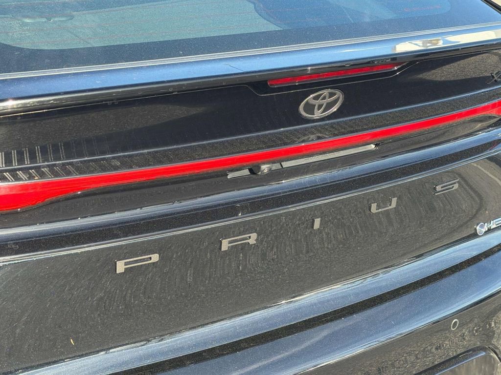 Used 2025 Toyota Prius XLE image 6