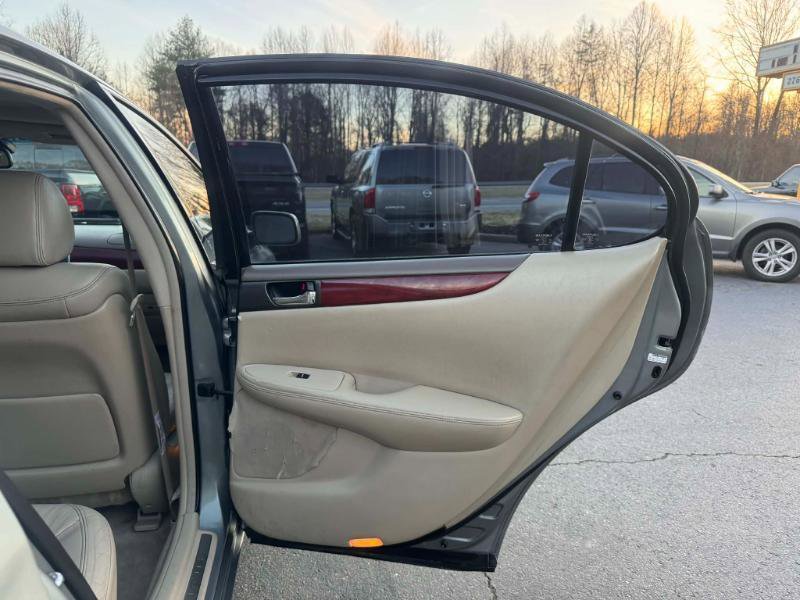 Used 2003 Lexus ES 330 Sedan image 15