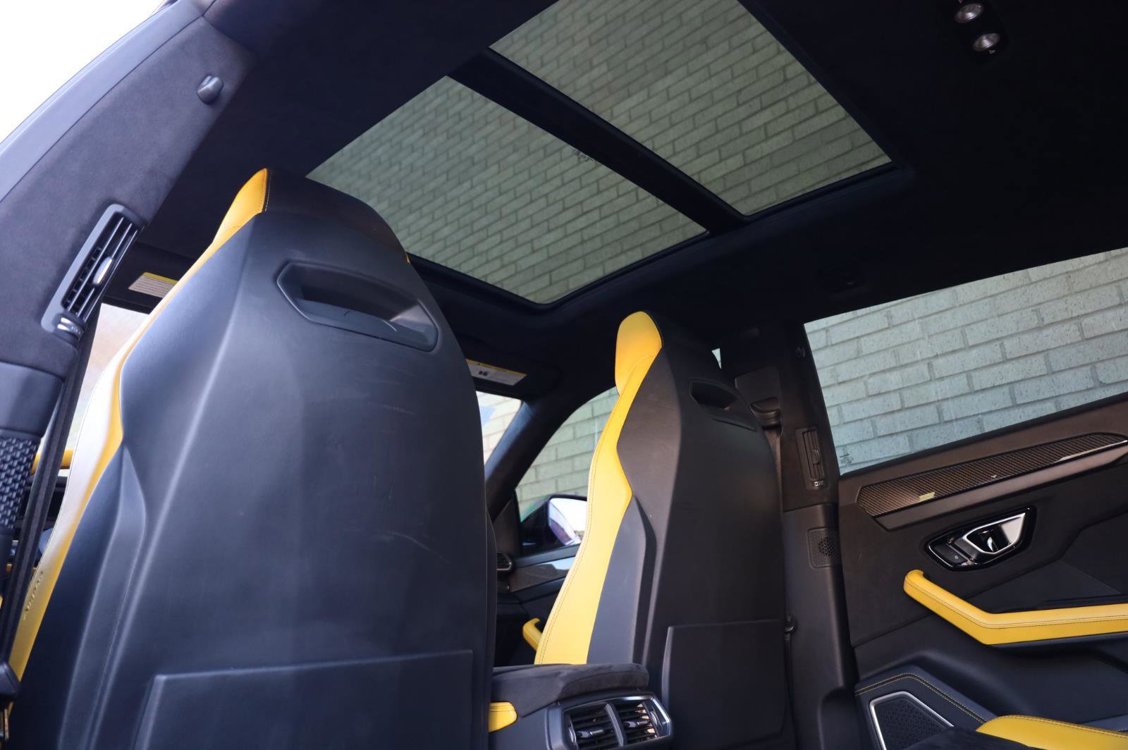 Used 2021 Lamborghini Urus AWD/4WD image 26