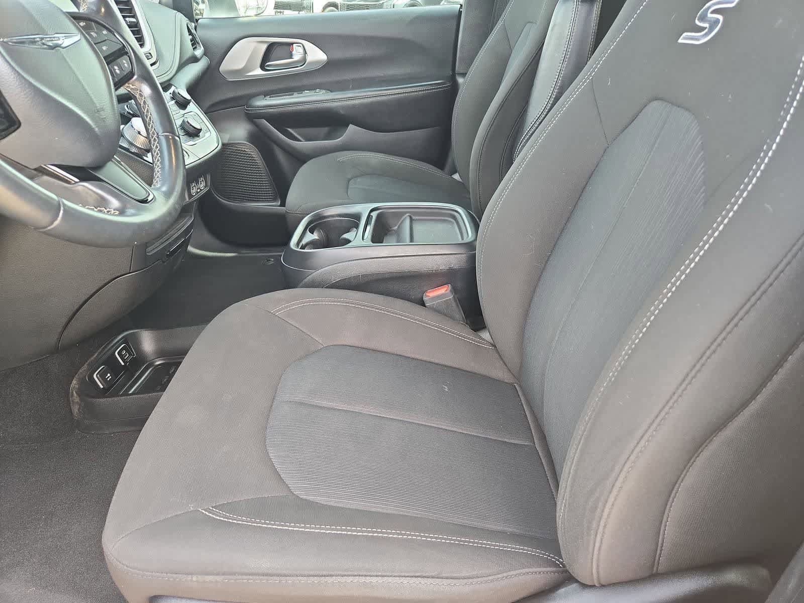 Used 2021 Chrysler Pacifica Touring w/ S Appearance Package image 14