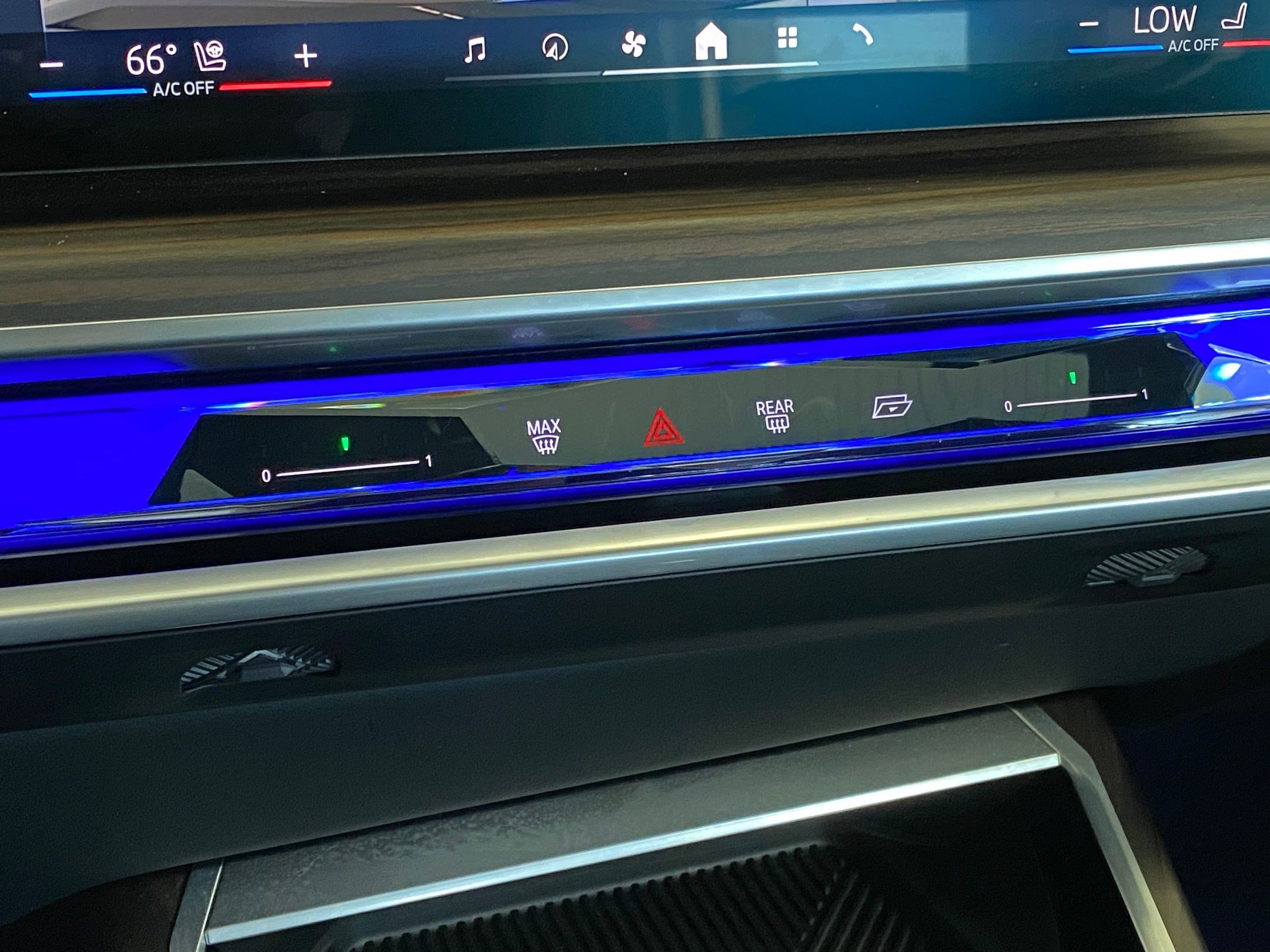 Used 2025 BMW 760i xDrive w/ Executive Package image 27