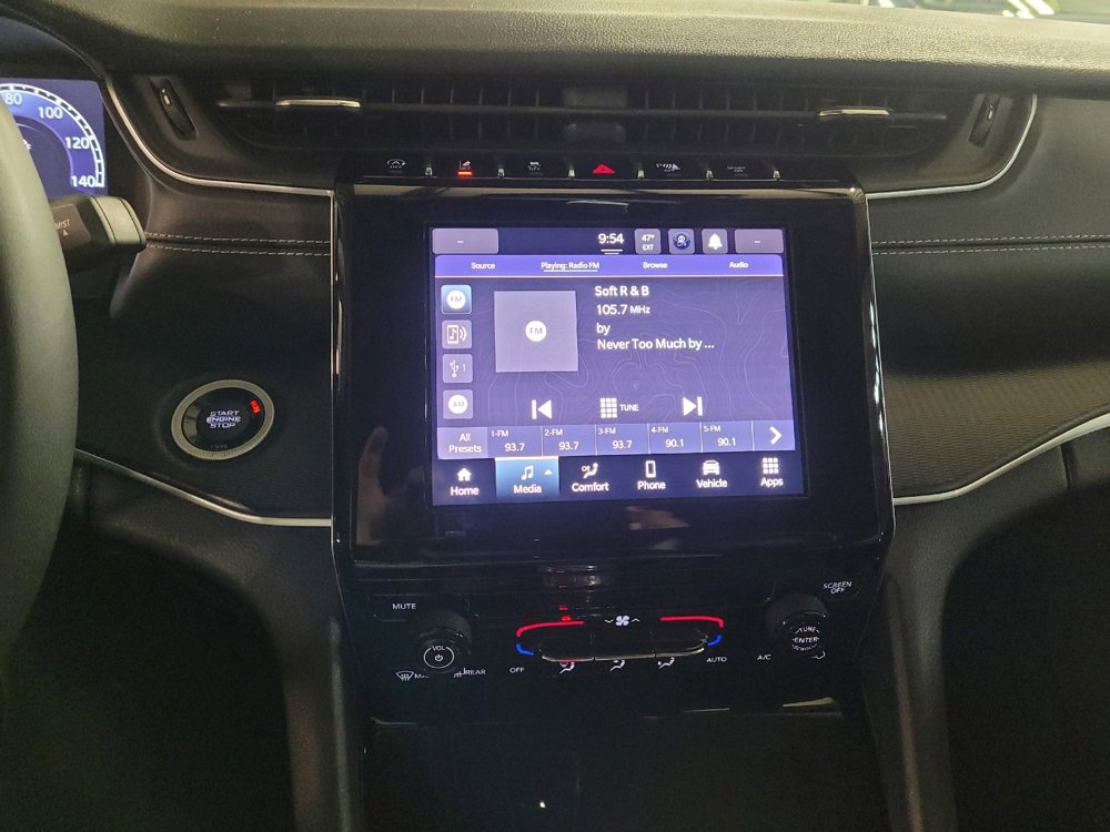 Used 2023 Jeep Grand Cherokee L Laredo image 25