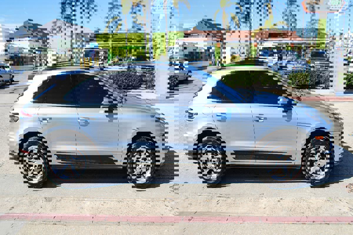 Used 2020 Porsche Macan image 7