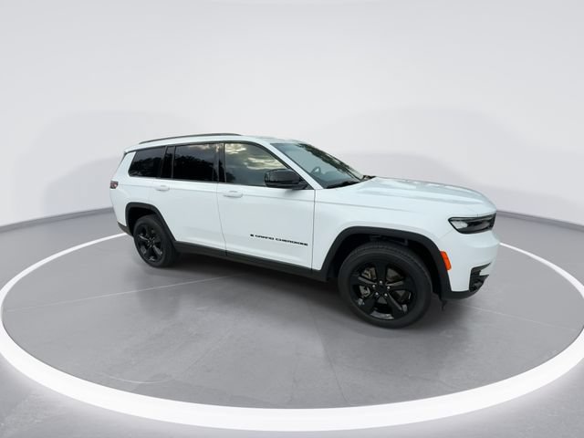 Used 2022 Jeep Grand Cherokee L Laredo RWD image 2
