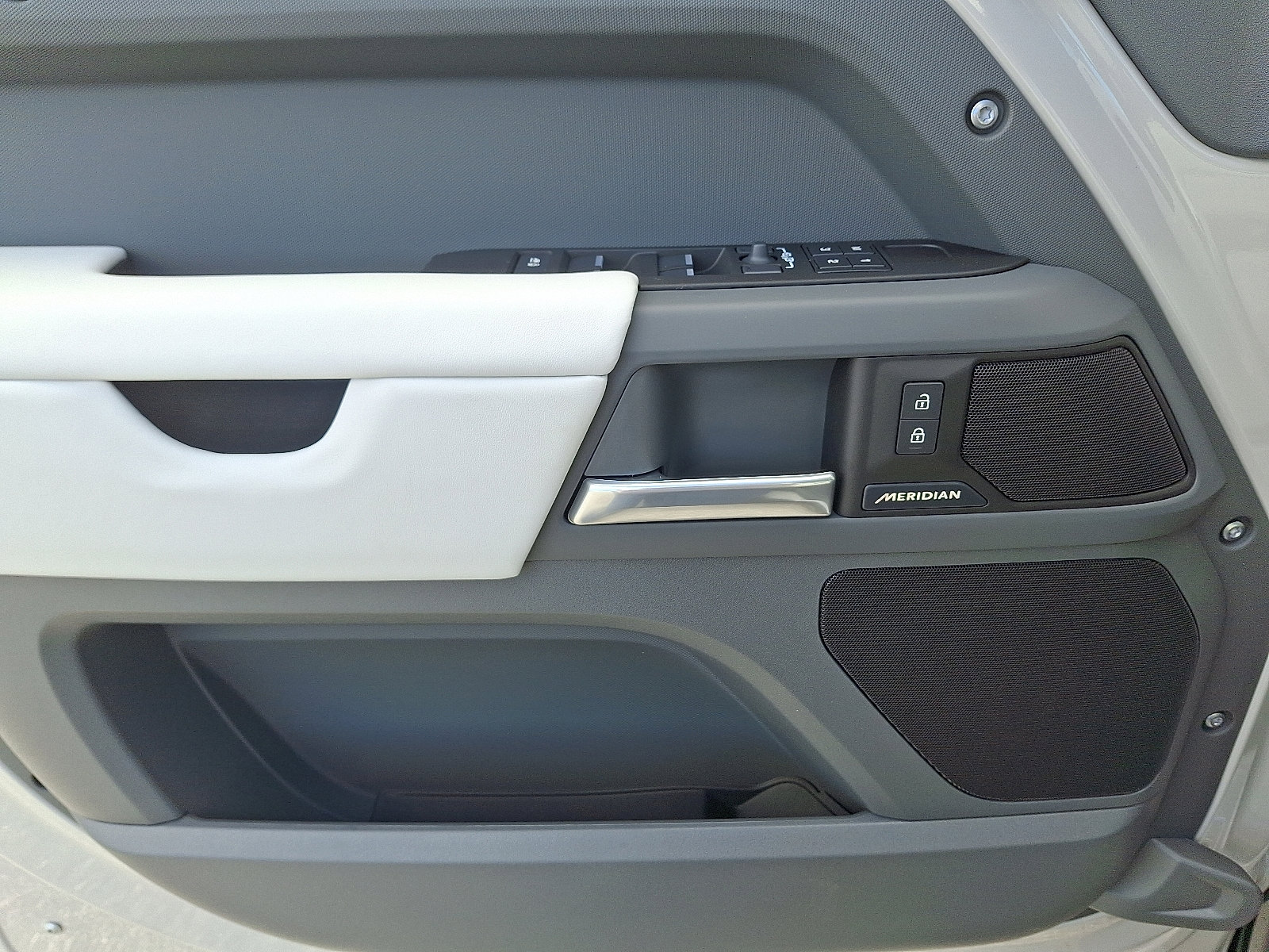 New 2026 Land Rover Defender 110 S image 12
