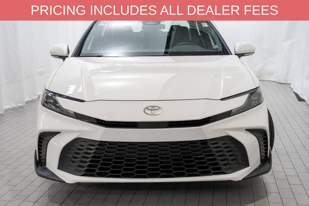 Used 2025 Toyota Camry SE FWD image 2