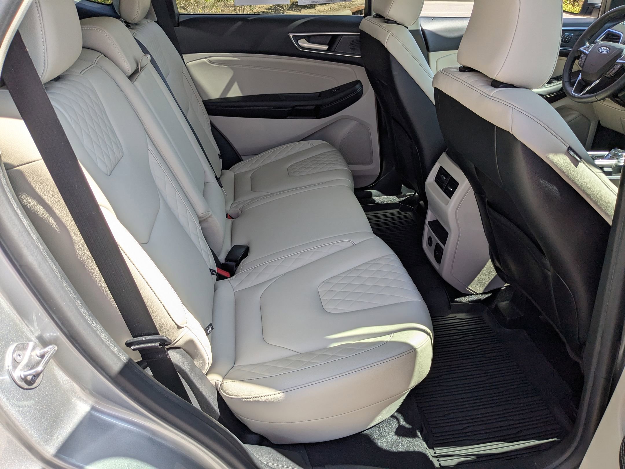 Used 2023 Ford Edge Titanium image 39