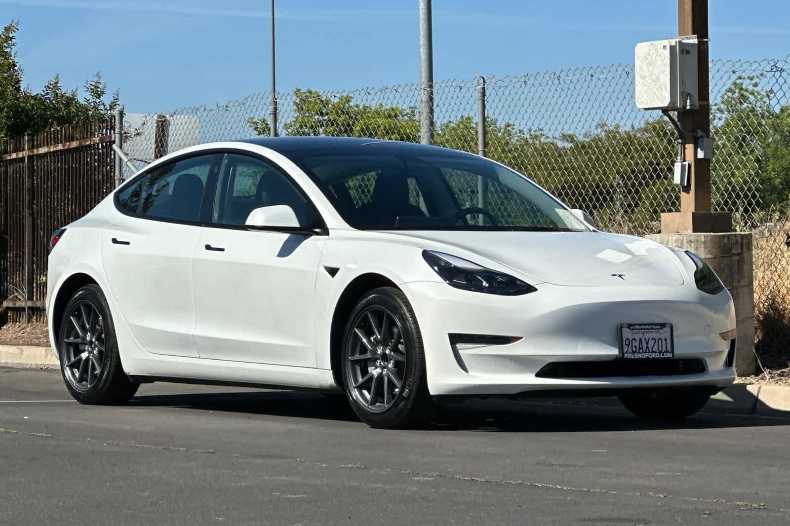 Used 2023 Tesla Model 3 Standard Range RWD image 9