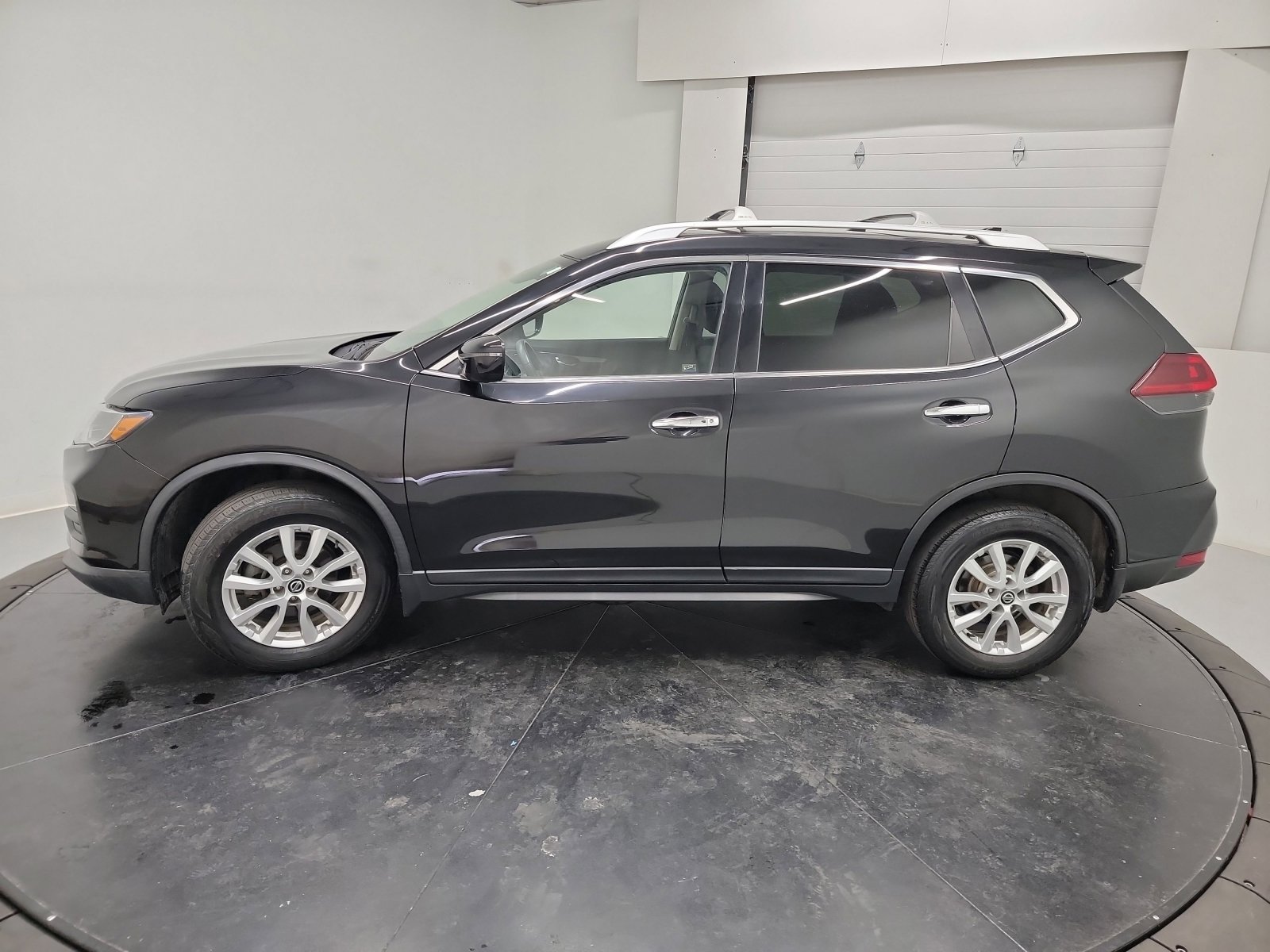 Used 2020 Nissan Rogue SV image 4