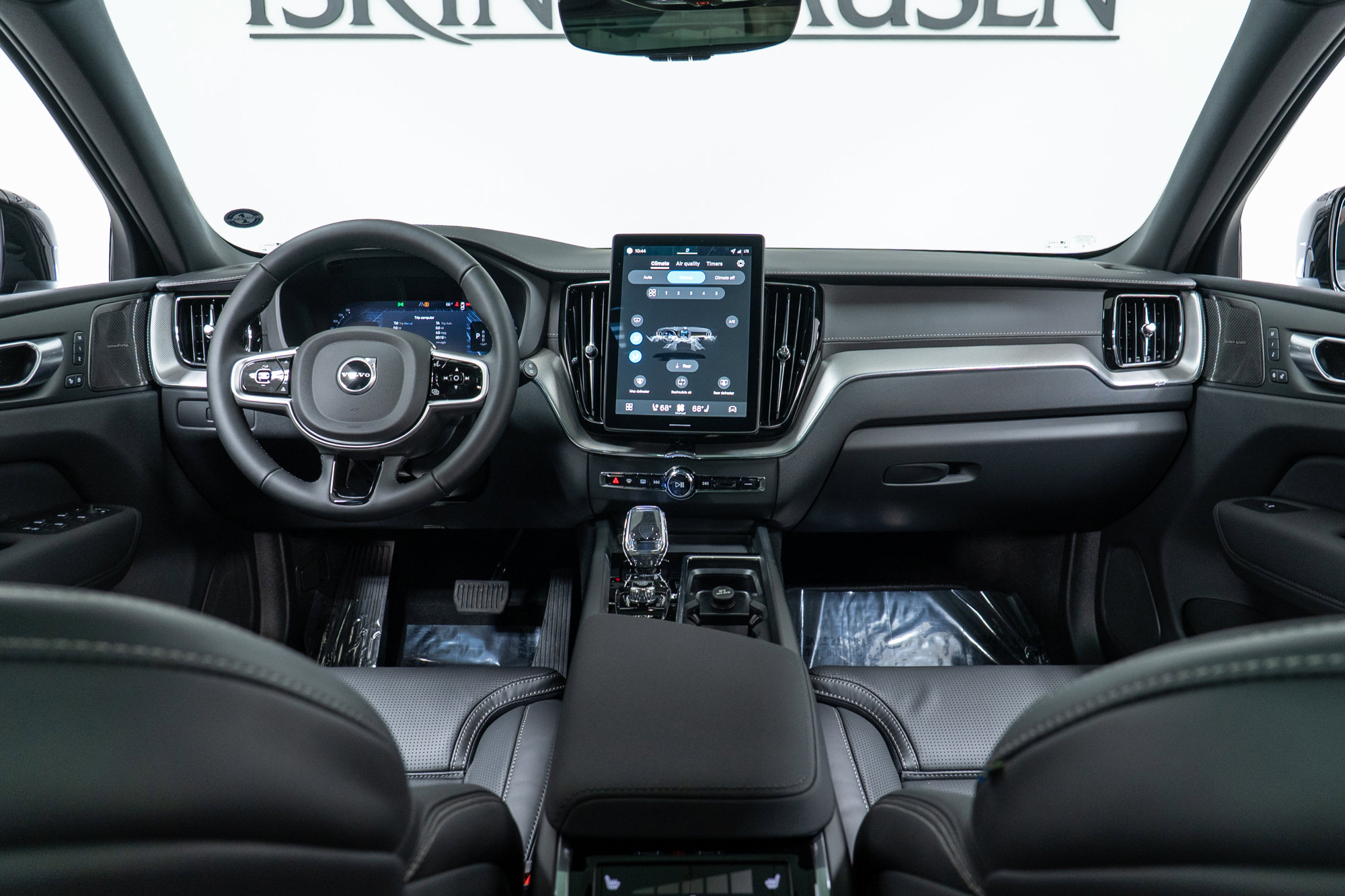New 2026 Volvo XC60 B5 Ultra w/ Climate Package image 15