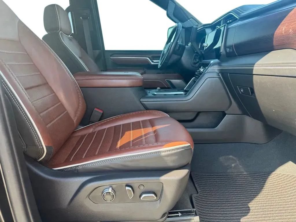 Used 2025 GMC Sierra 3500 Denali Ultimate AWD/4WD image 14