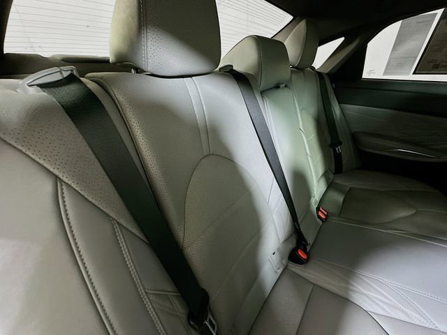 Used 2019 Toyota Avalon Limited image 29