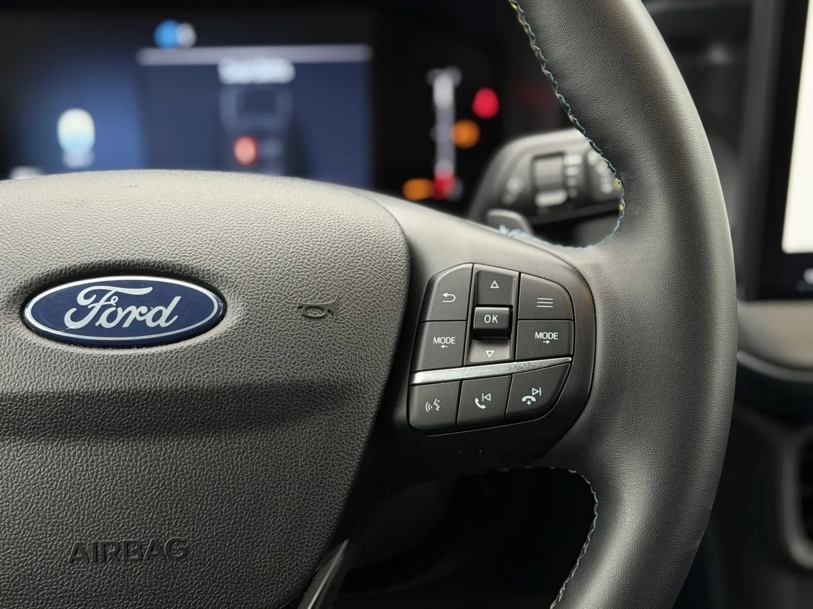 Used 2025 Ford Maverick Lobo AWD/4WD image 23