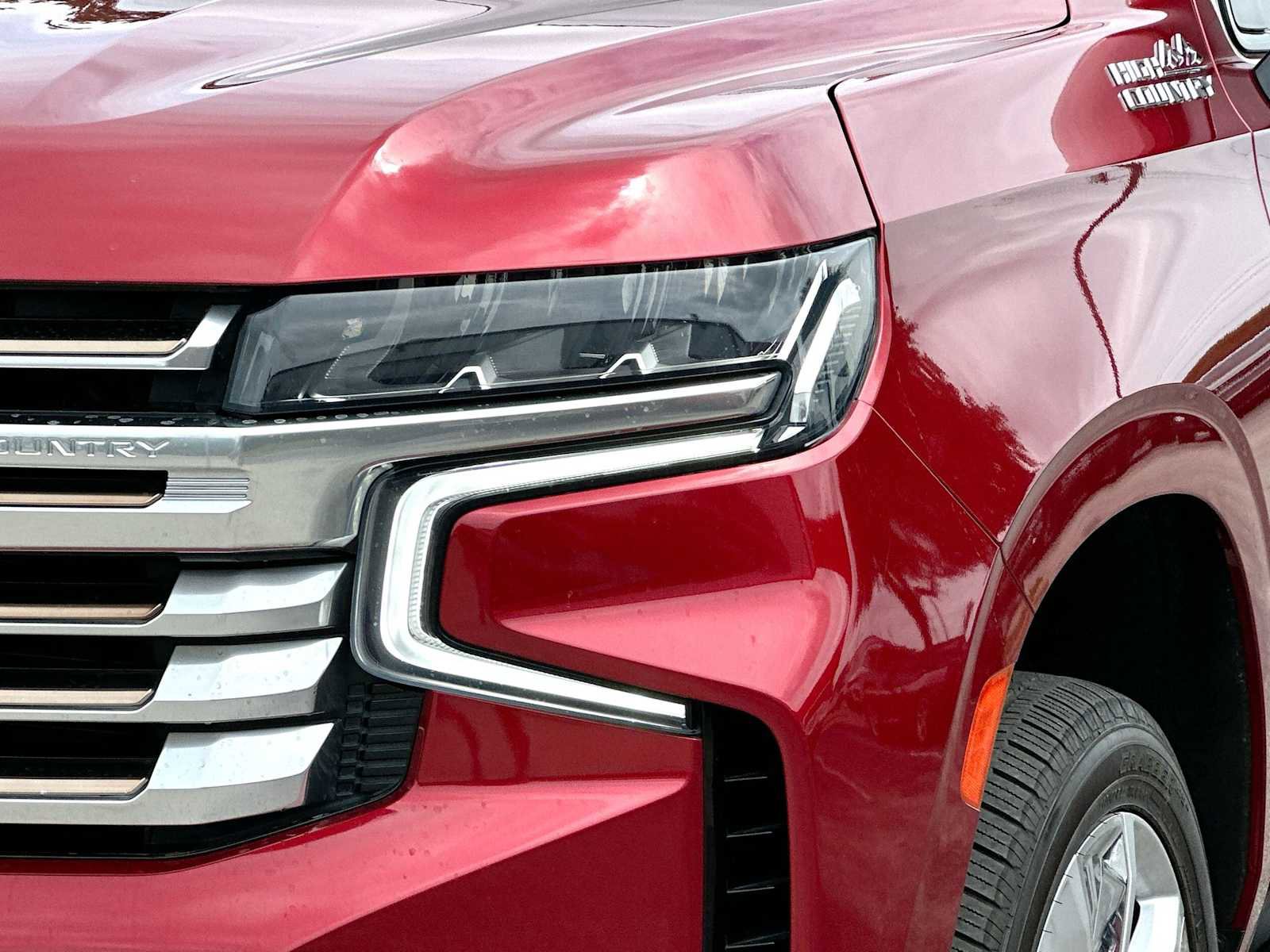 Used 2021 Chevrolet Suburban High Country w/ Premium Package AWD/4WD image 16