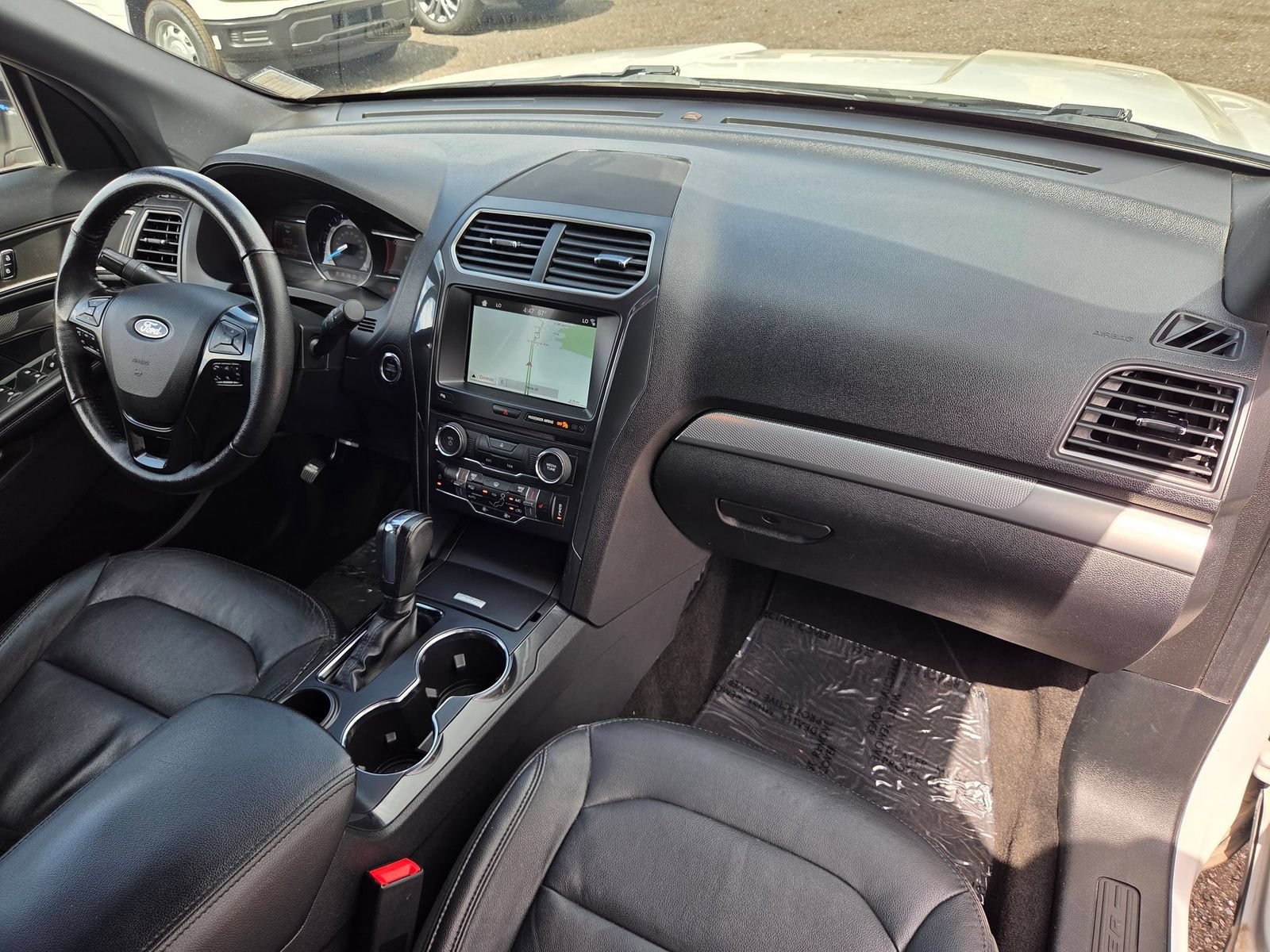 Used 2018 Ford Explorer XLT w/ Equipment Group 202A FWD image 30
