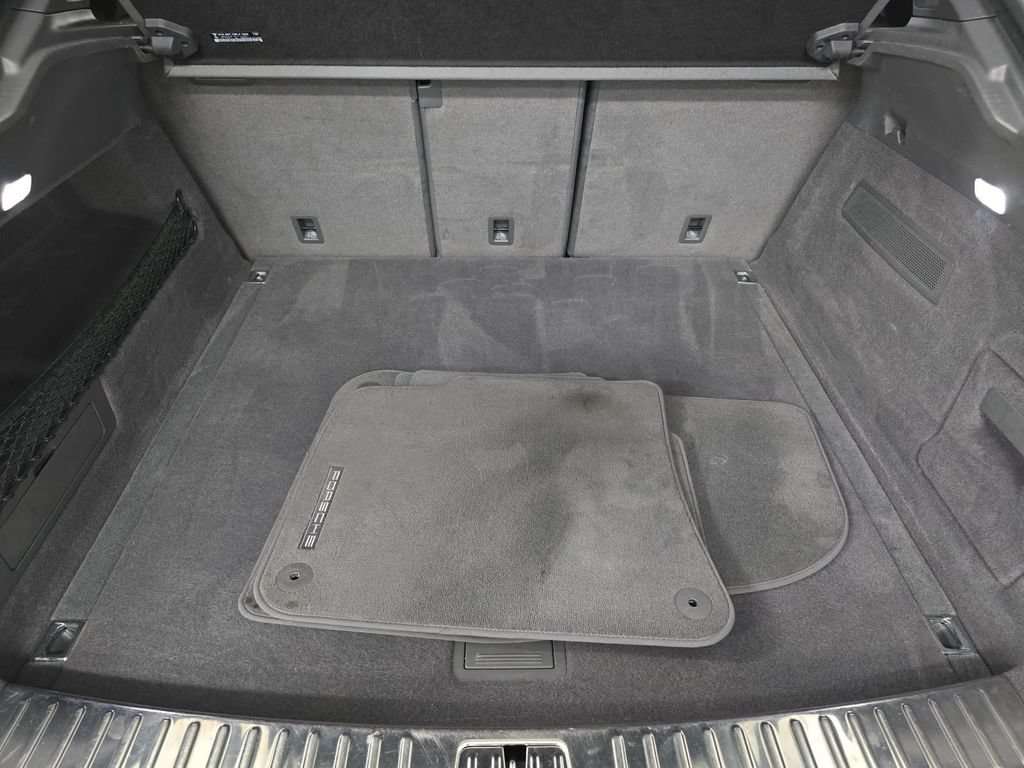 Certified 2020 Porsche Cayenne AWD/4WD image 31