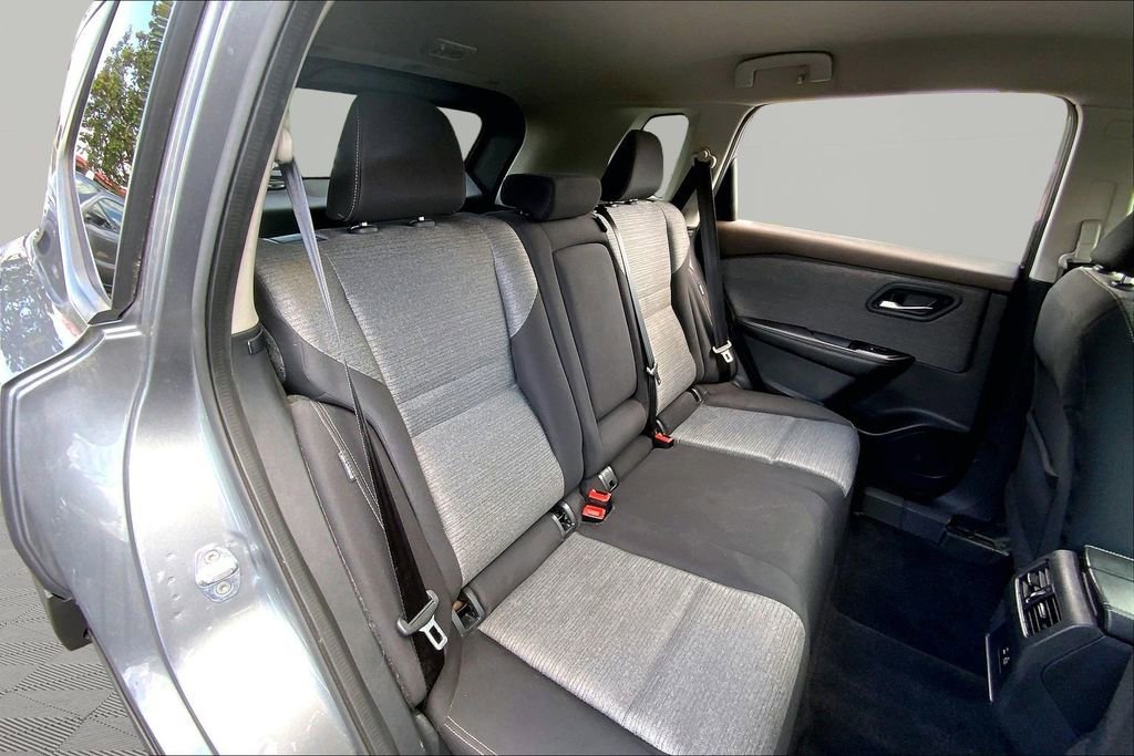 Used 2022 Nissan Rogue SV AWD/4WD image 17