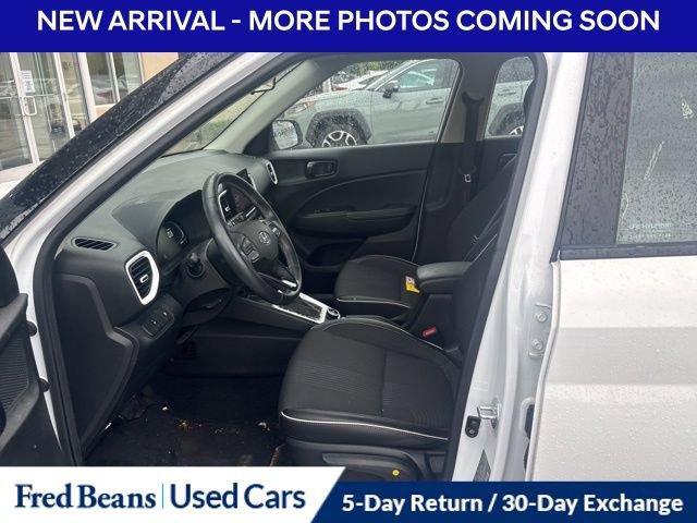 Used 2023 Hyundai Venue Limited FWD image 11