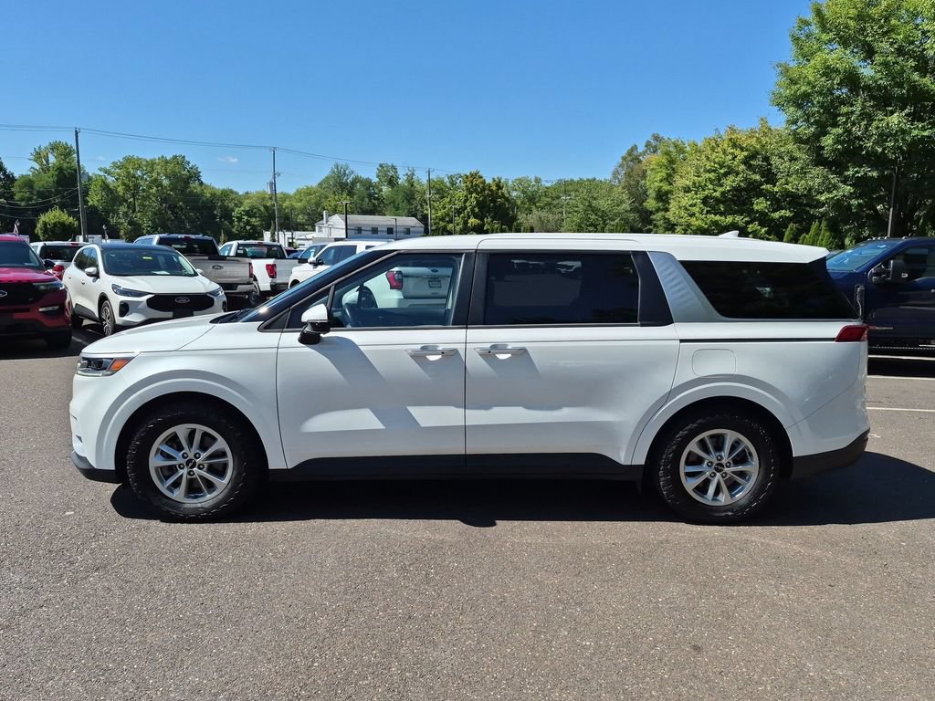 Used 2024 Kia Carnival LX FWD image 5