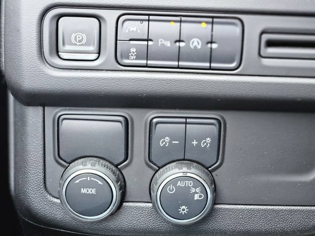 Used 2024 Chevrolet Suburban LT RWD image 20