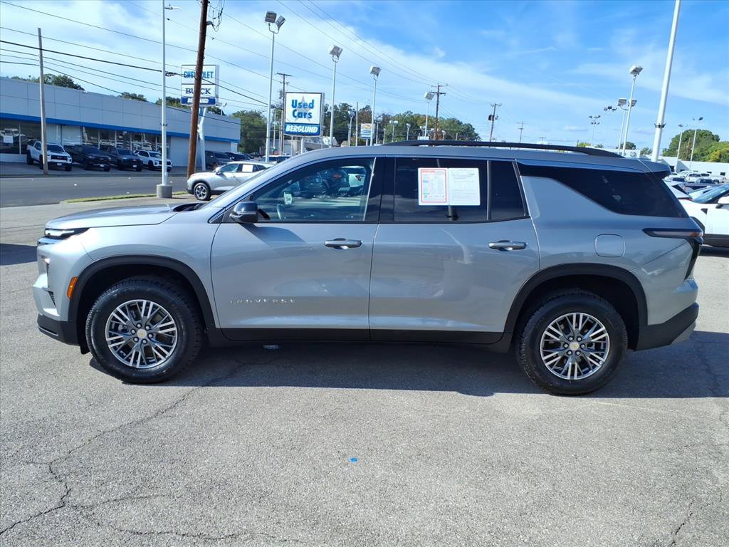 Used 2025 Chevrolet Traverse LT FWD image 7