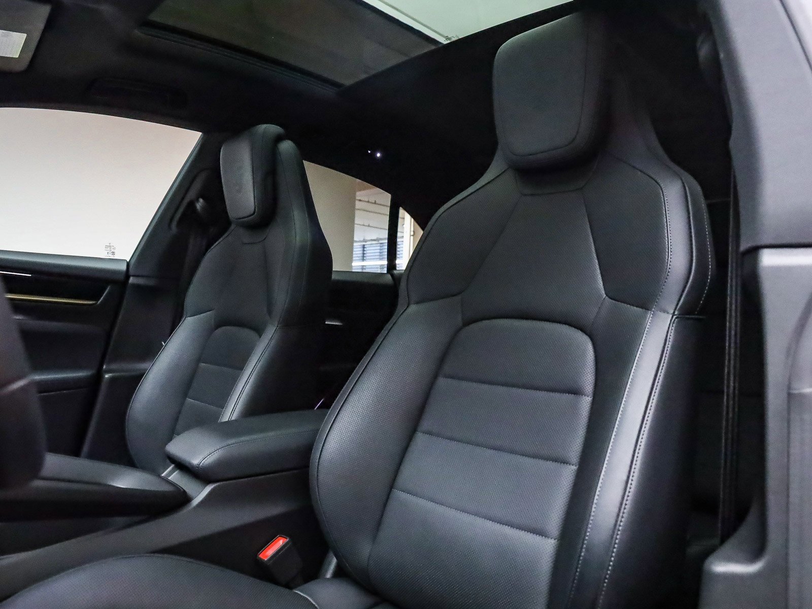 Used 2025 Porsche Macan Electric image 6