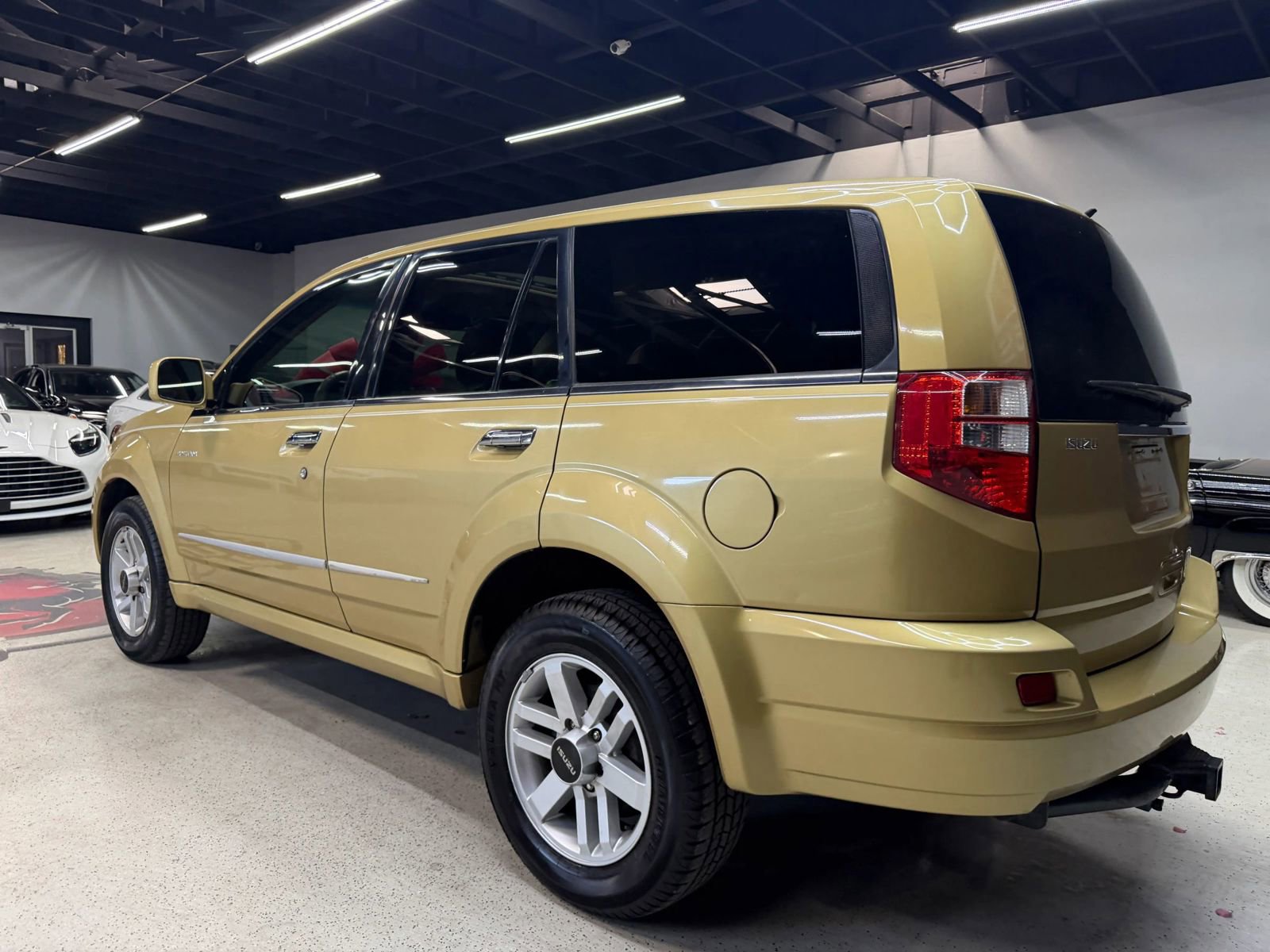 Used 2002 Isuzu Axiom XS RWD image 17