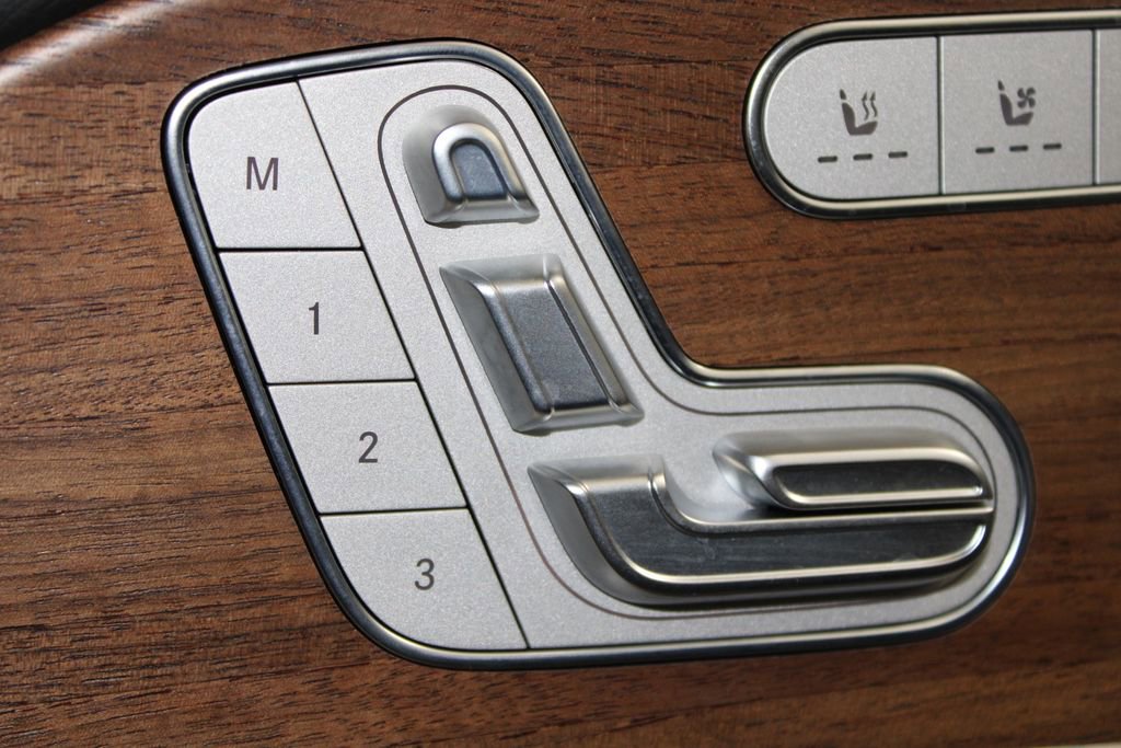 Used 2025 Mercedes-Benz GLS 450 4MATIC image 40