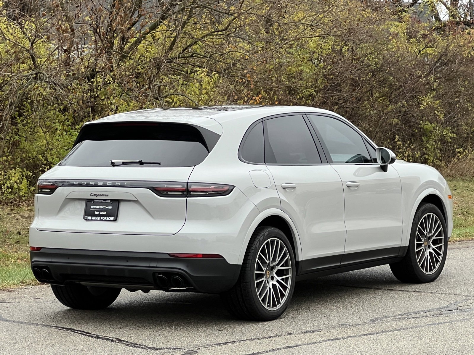 Certified 2022 Porsche Cayenne Platinum Edition image 6