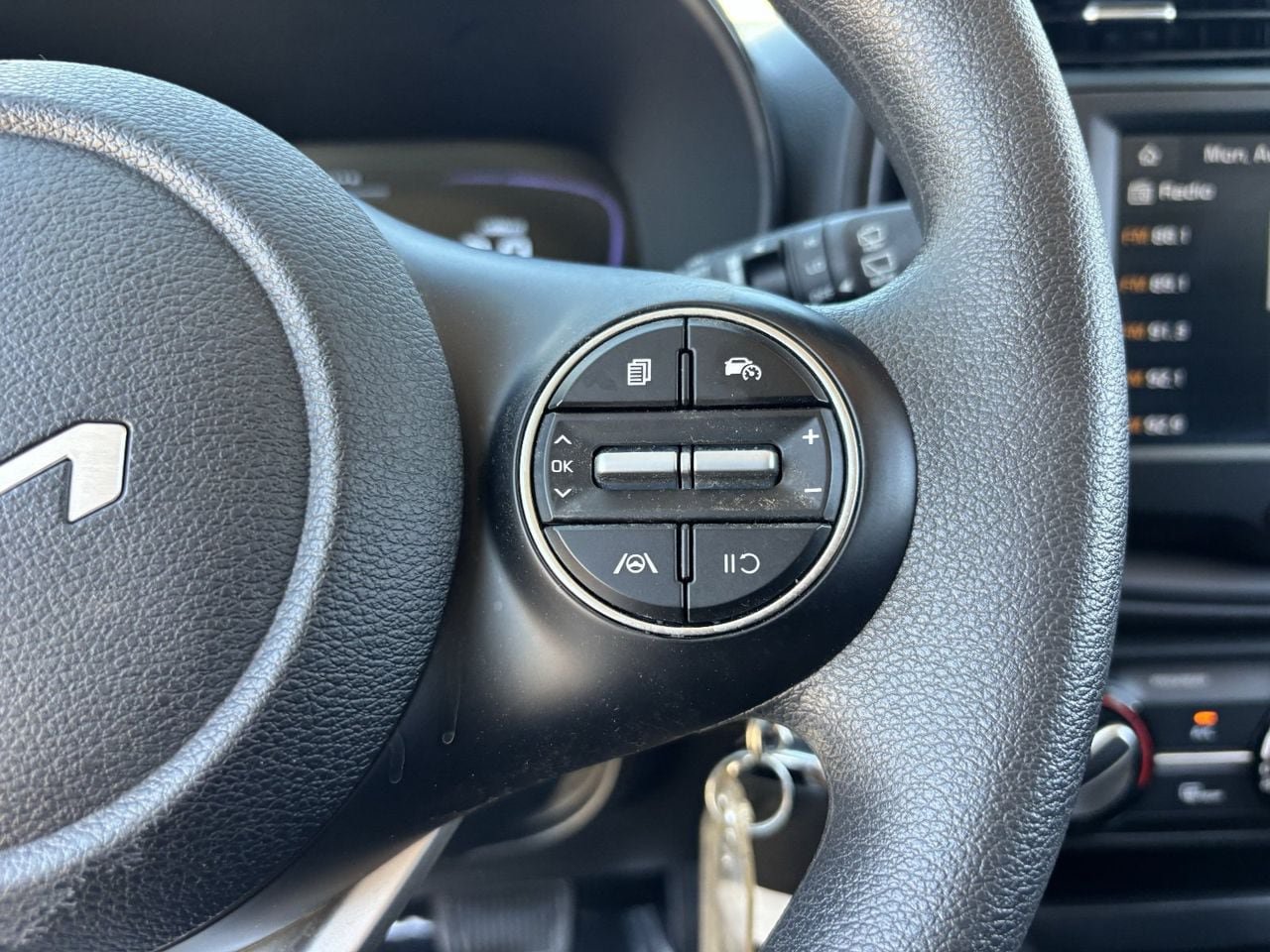 Used 2025 Kia Soul LX w/ LX Technology Package FWD image 26