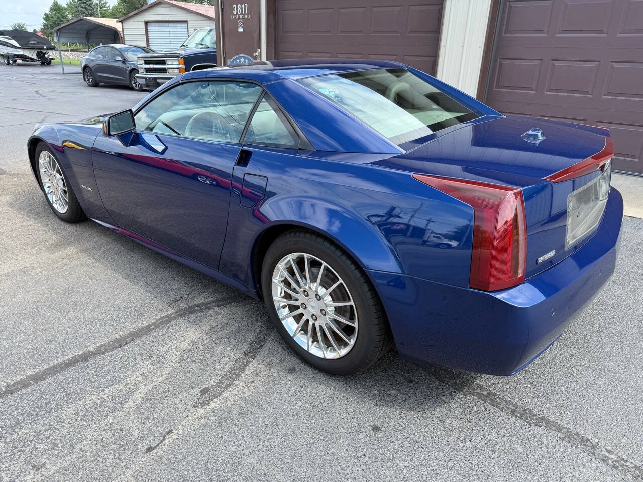 Used 2005 Cadillac XLR RWD image 6