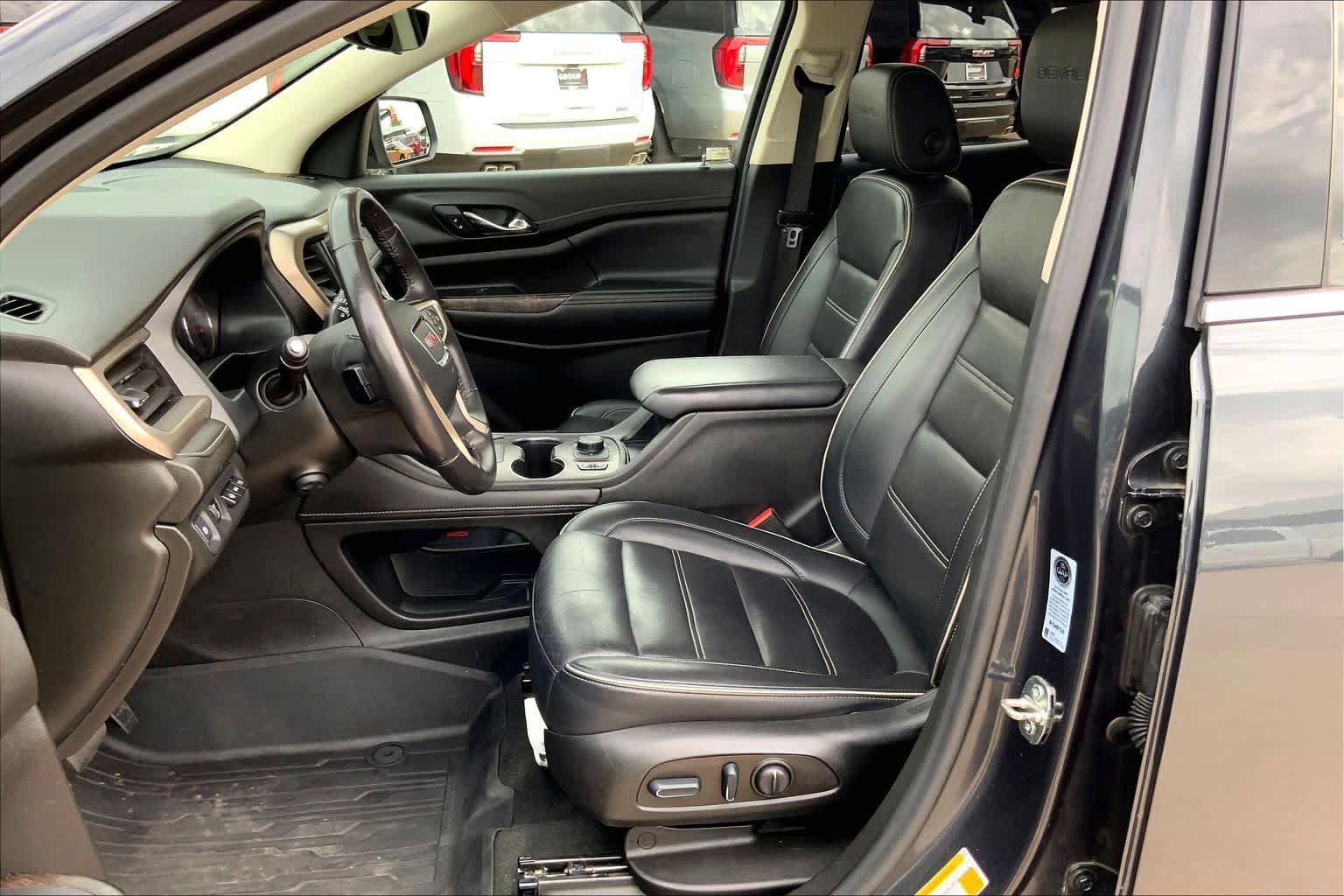 Used 2022 GMC Acadia Denali w/ Denali Technology Package FWD image 7