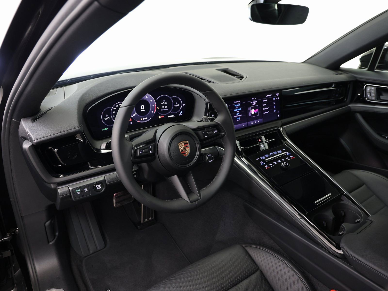 Certified 2025 Porsche Panamera 4 AWD/4WD image 4