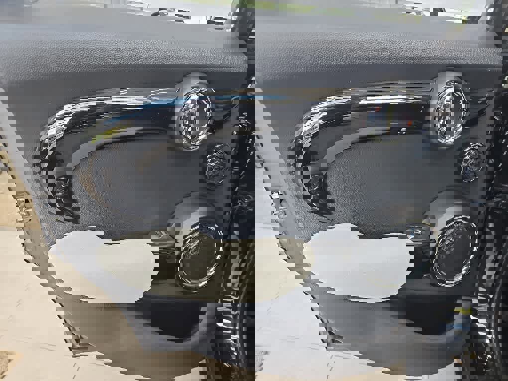 Used 2016 MINI Cooper S w/ Premium Package FWD image 19