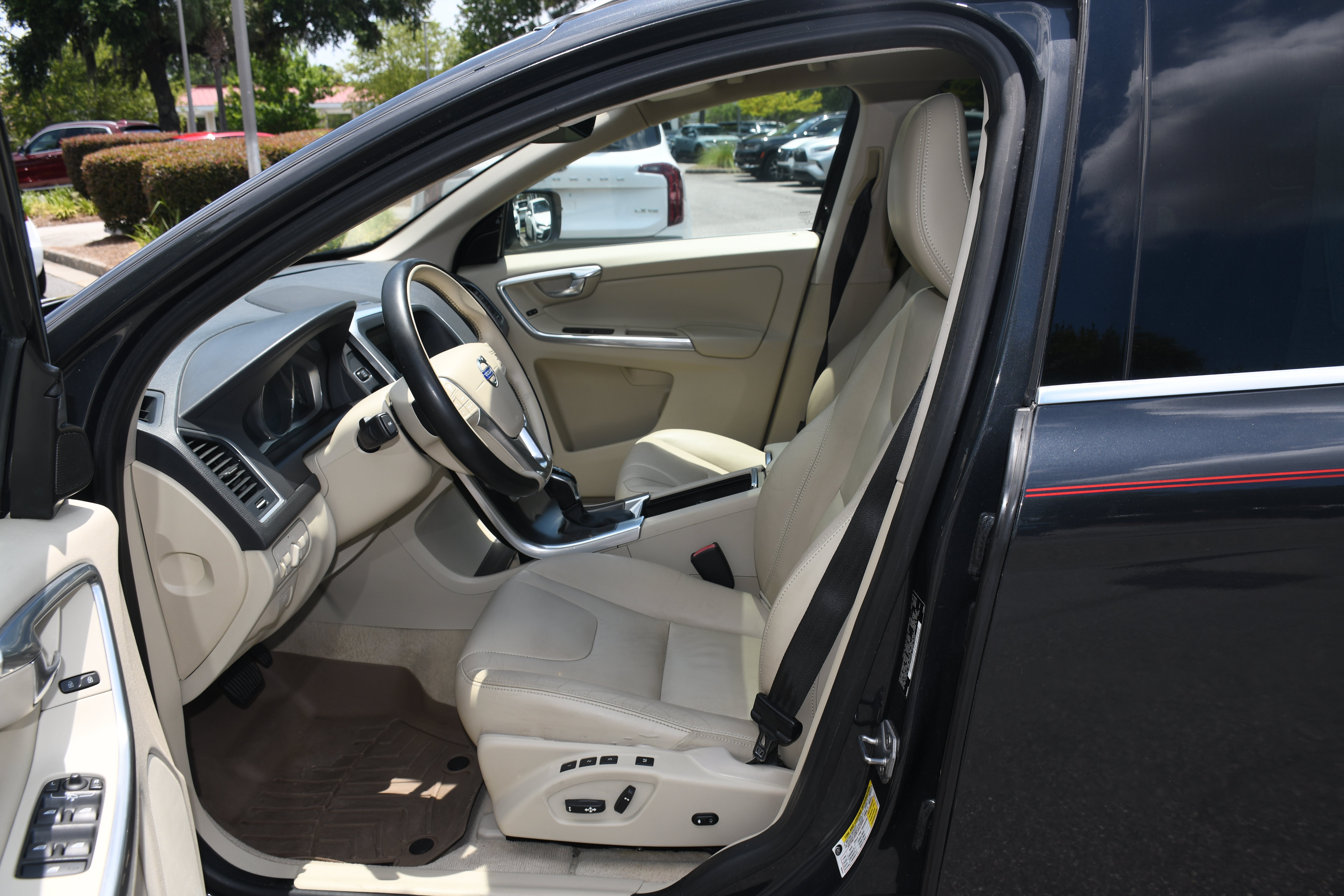 Used 2016 Volvo XC60 T5 Platinum AWD/4WD image 8