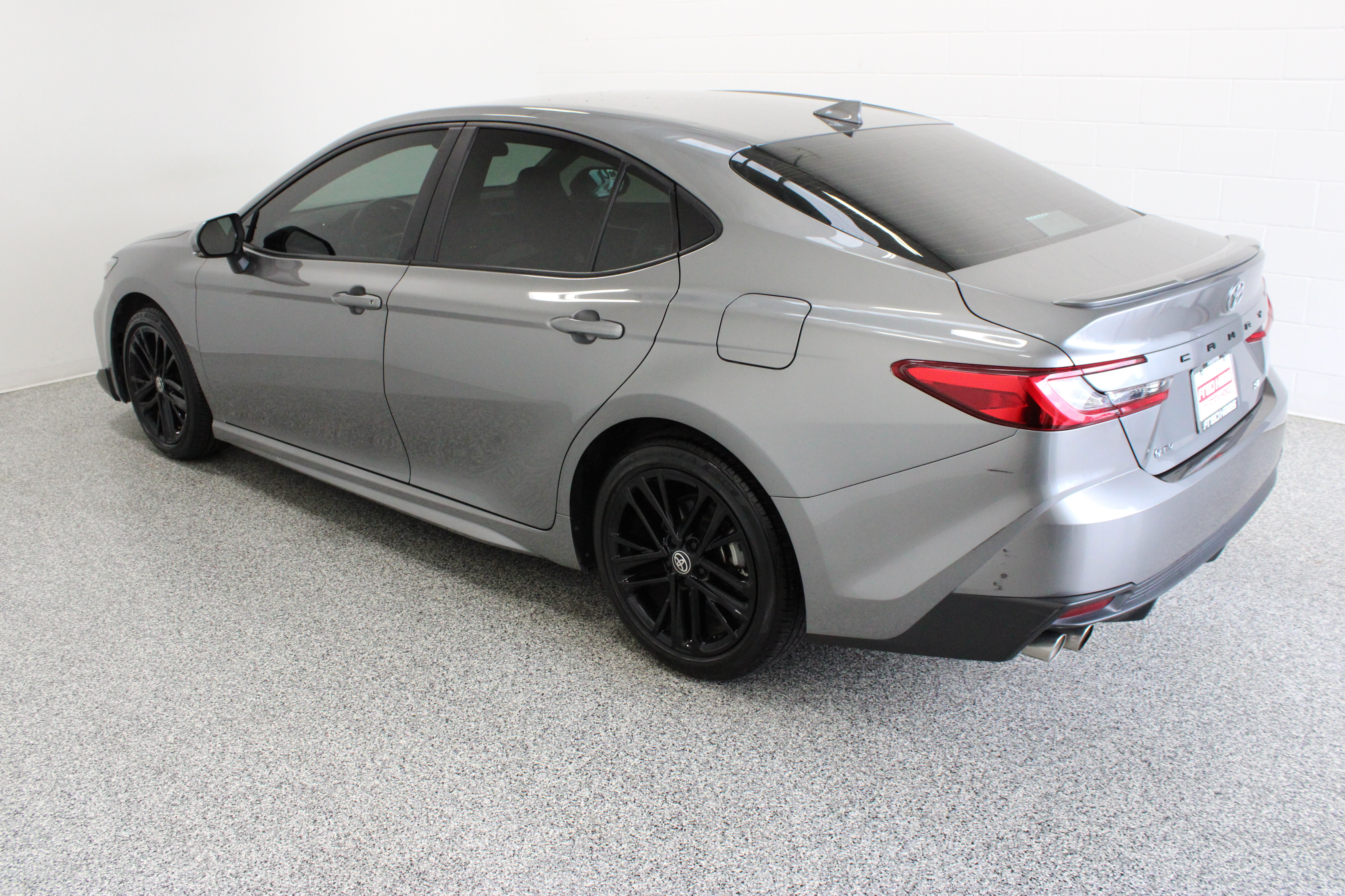 Used 2025 Toyota Camry SE FWD image 9