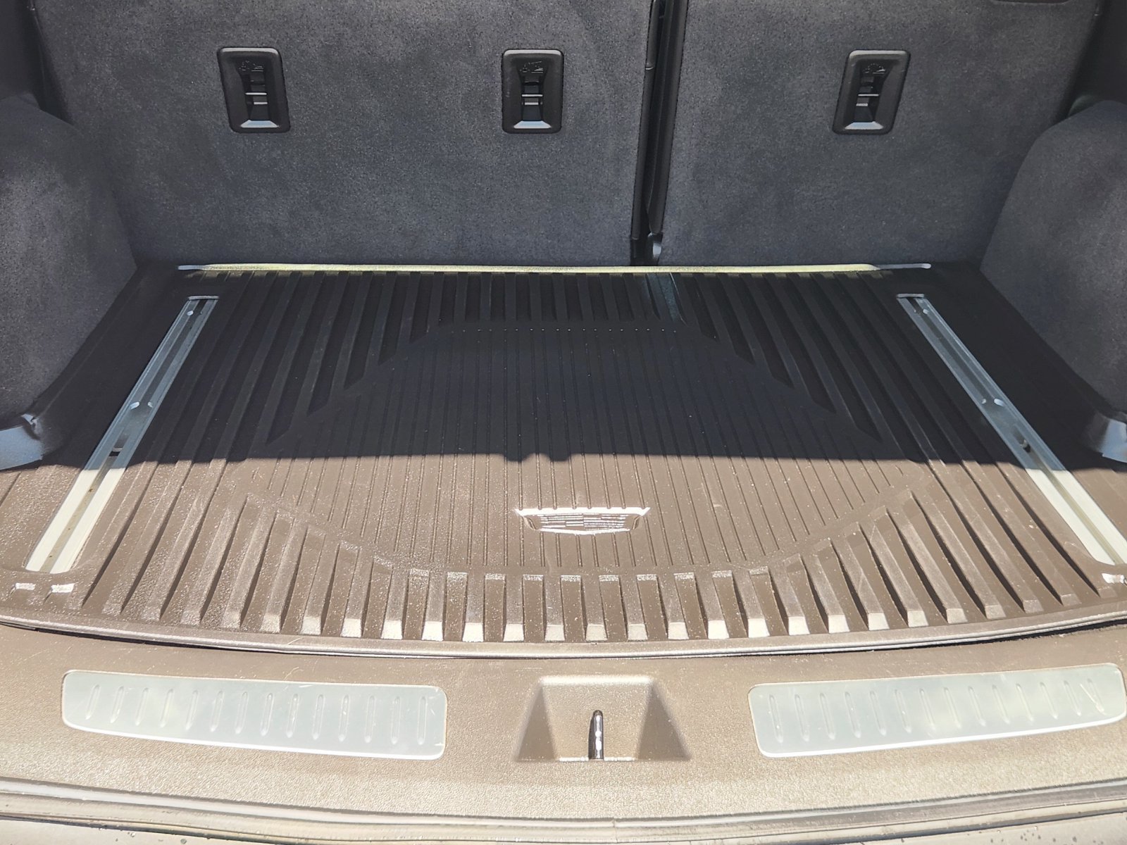Used 2022 Cadillac XT5 Premium Luxury w/ LPO, Floor Liner Package AWD/4WD image 32