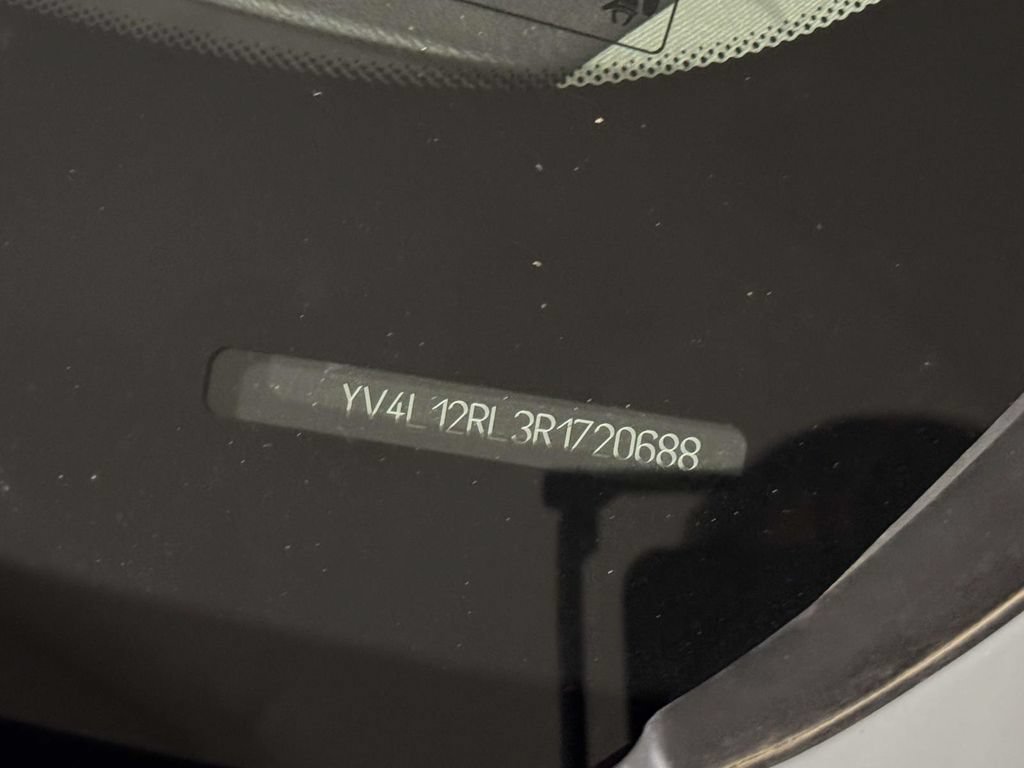 Used 2024 Volvo XC60 B5 Plus w/ Climate Package AWD/4WD image 9