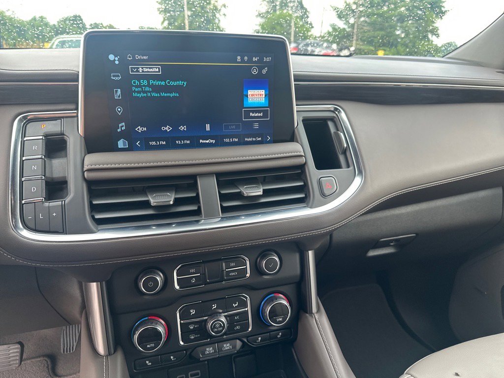 Used 2024 Chevrolet Suburban LT w/ Luxury Package image 19