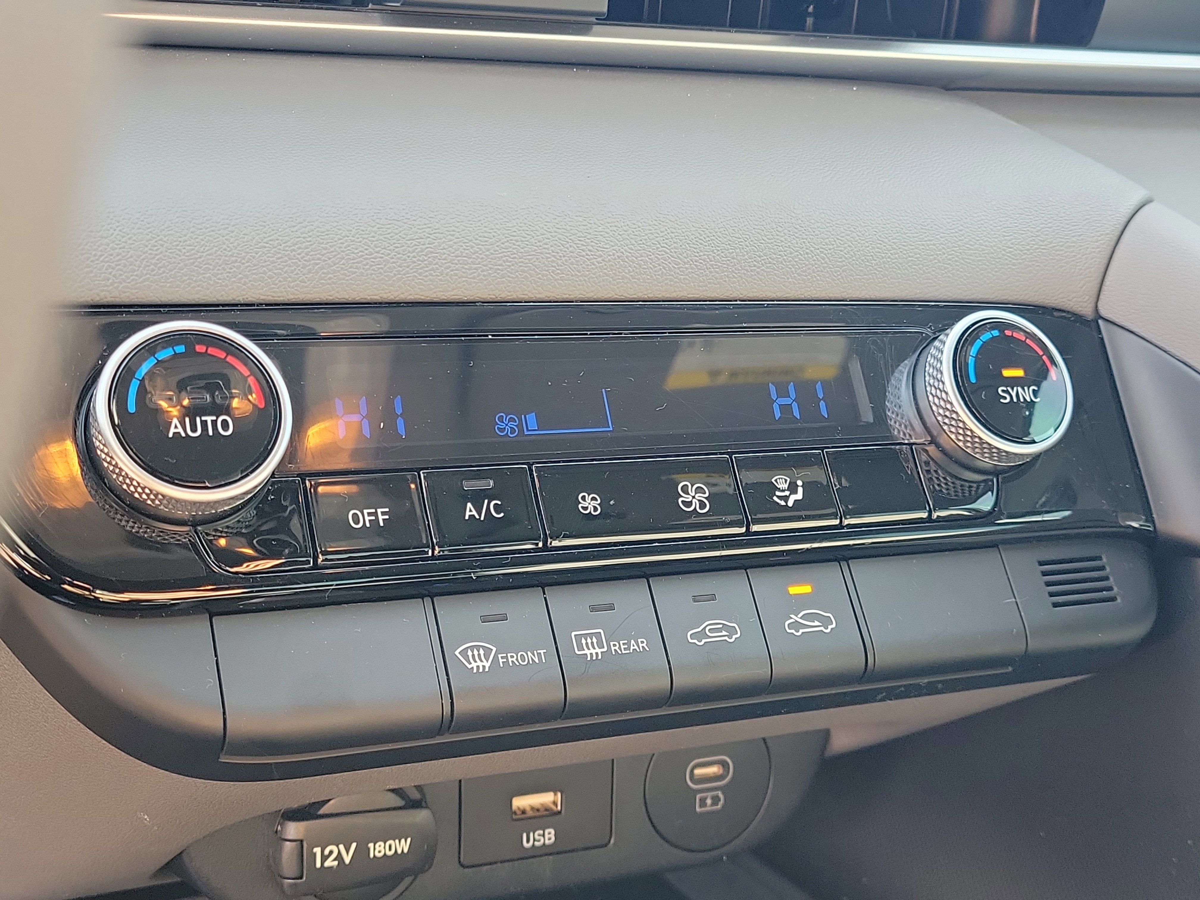 Used 2025 Hyundai Elantra Sport image 26