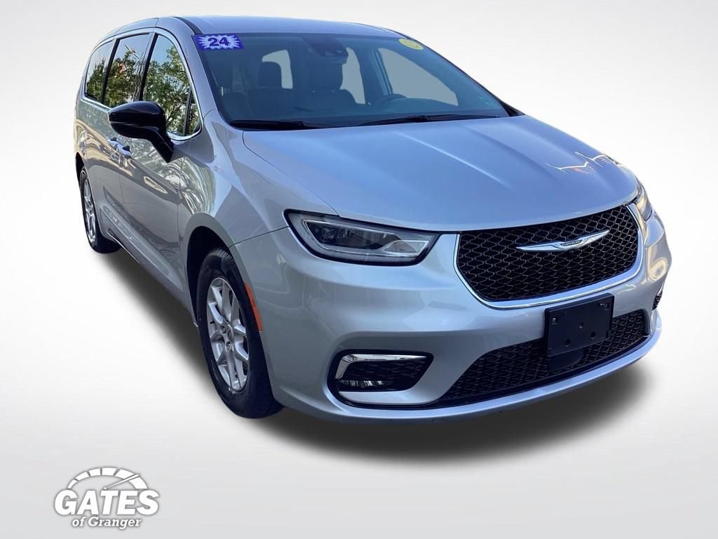 Used 2024 Chrysler Pacifica Touring-L