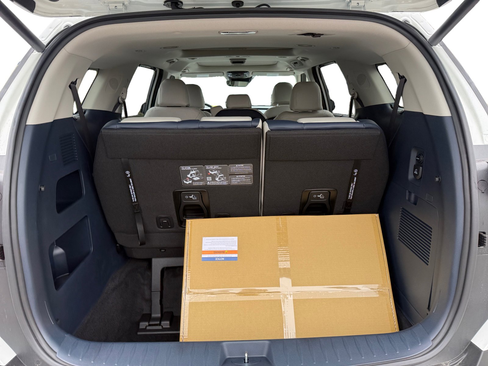 New 2026 Kia Carnival SX w/ SX Dark Edition Package image 17